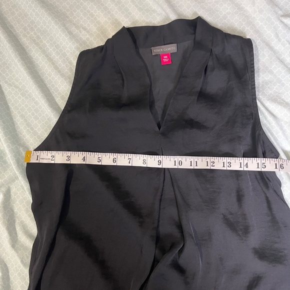 Vince Camuto Inverted Front Pleat Black Blouse - Picture 5 of 6